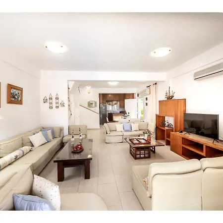 Apollon Seaside Villa *